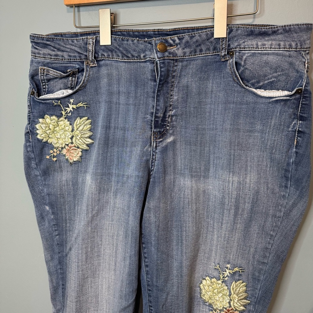 Westport Signature Fit Floral Embroidered Skinny Jeans. Women’s Size 20W - Picture 4 of 12